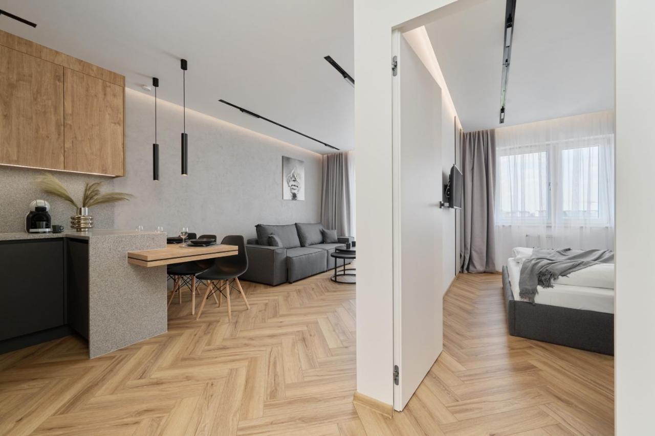 Exclusive Apartment With Balcony & Parking Wroclaw By Renters Prestige Εξωτερικό φωτογραφία