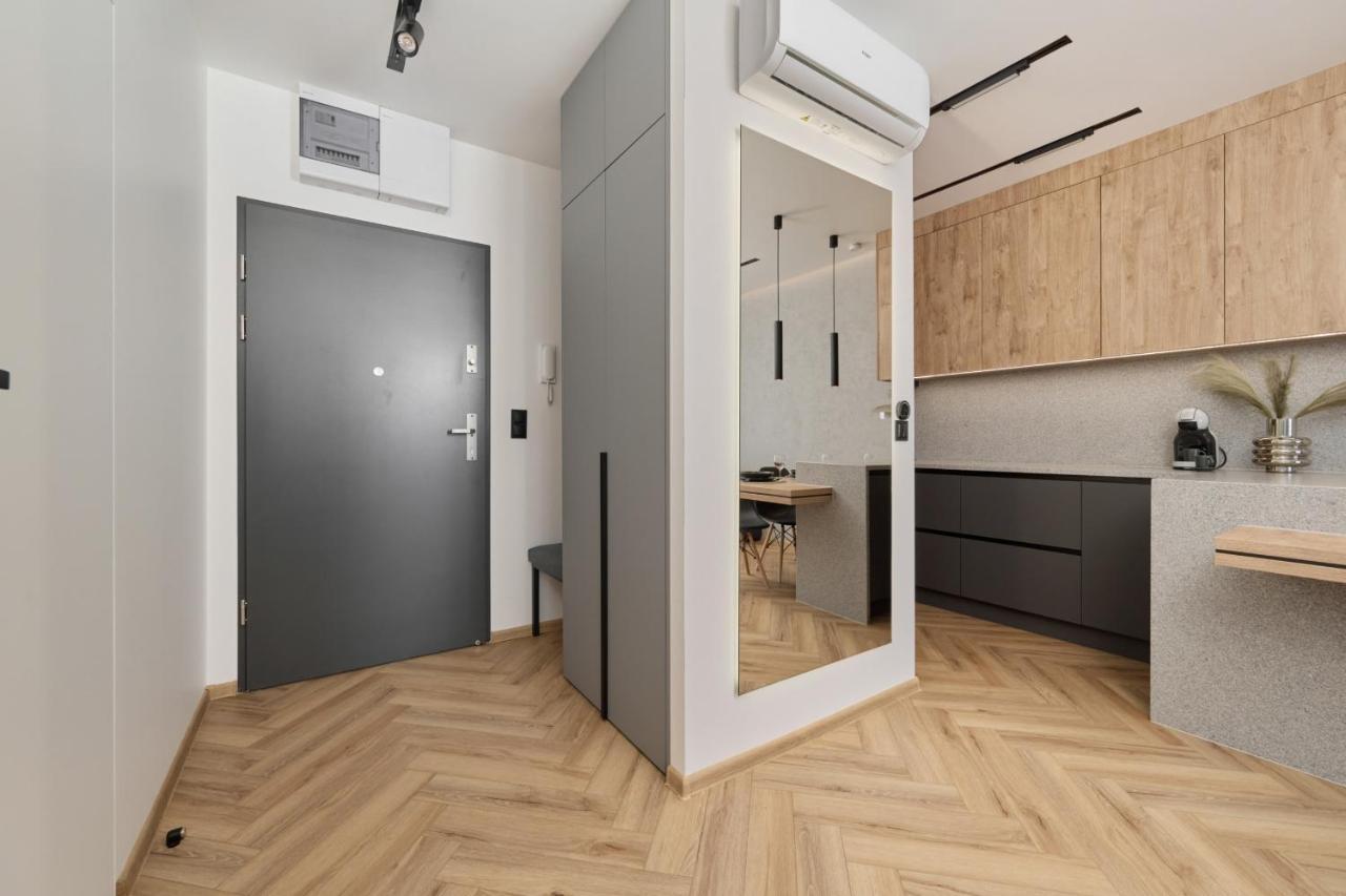 Exclusive Apartment With Balcony & Parking Wroclaw By Renters Prestige Εξωτερικό φωτογραφία