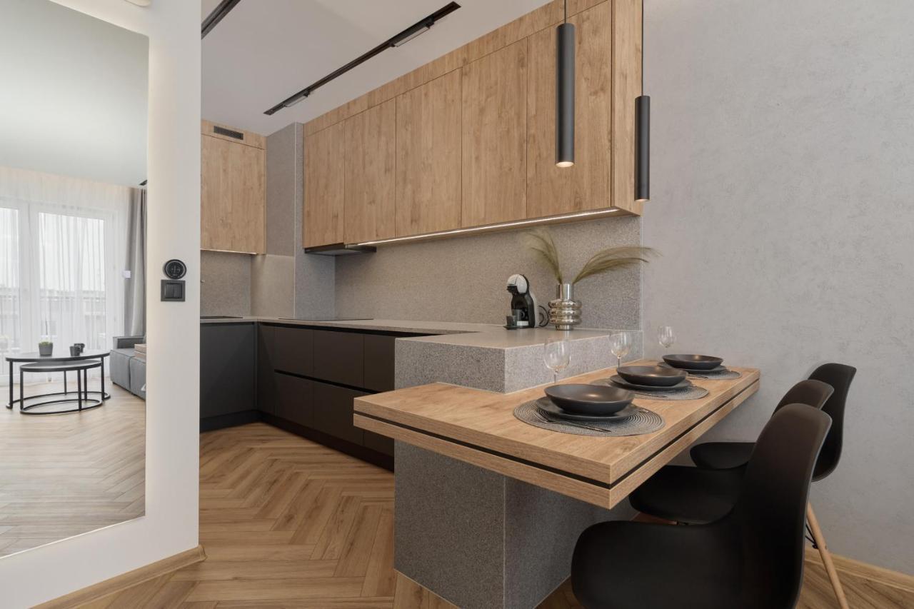 Exclusive Apartment With Balcony & Parking Wroclaw By Renters Prestige Εξωτερικό φωτογραφία