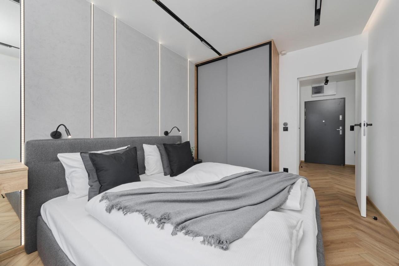 Exclusive Apartment With Balcony & Parking Wroclaw By Renters Prestige Εξωτερικό φωτογραφία